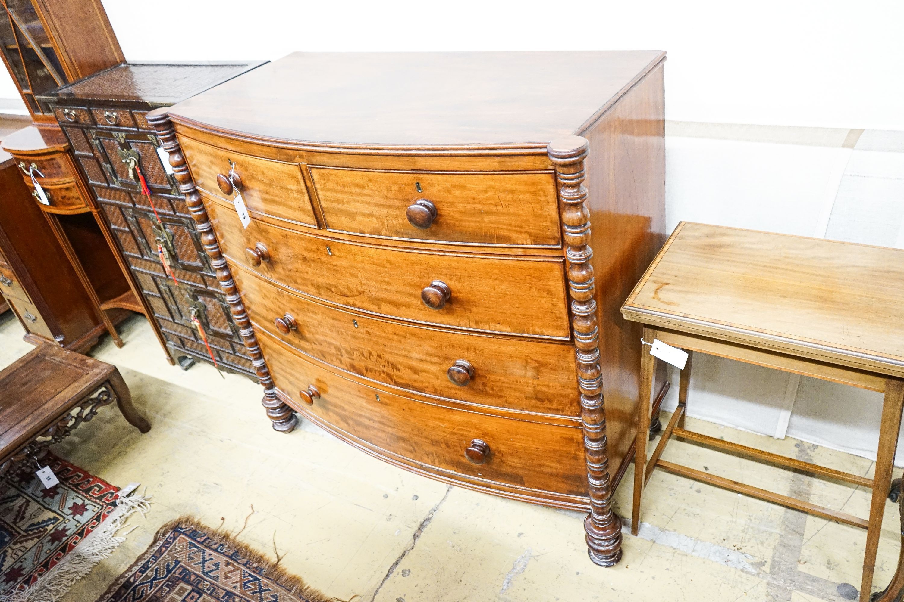 A Regency mahogany bowfront chest of drawers, width 112cm, depth 53cm, height 104cm